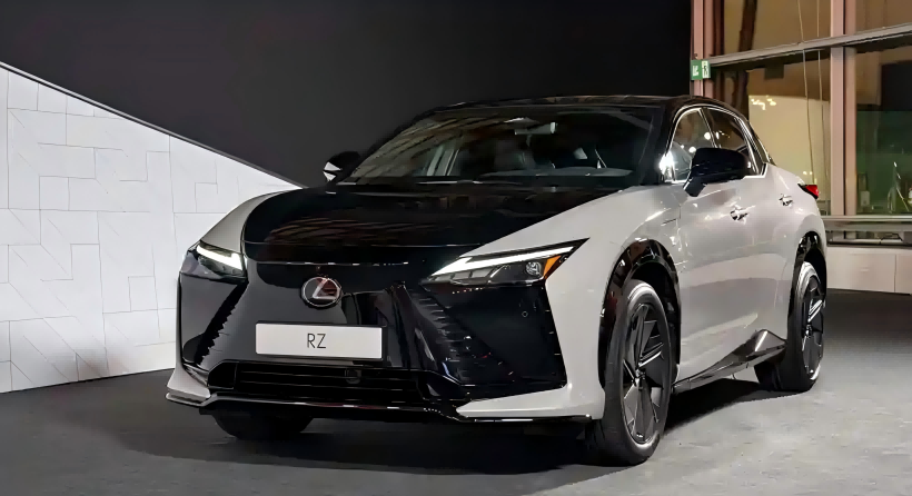 Lexus afslører officielle billeder af den nye RZ med et redesignet ratt og styre-for-wire-system