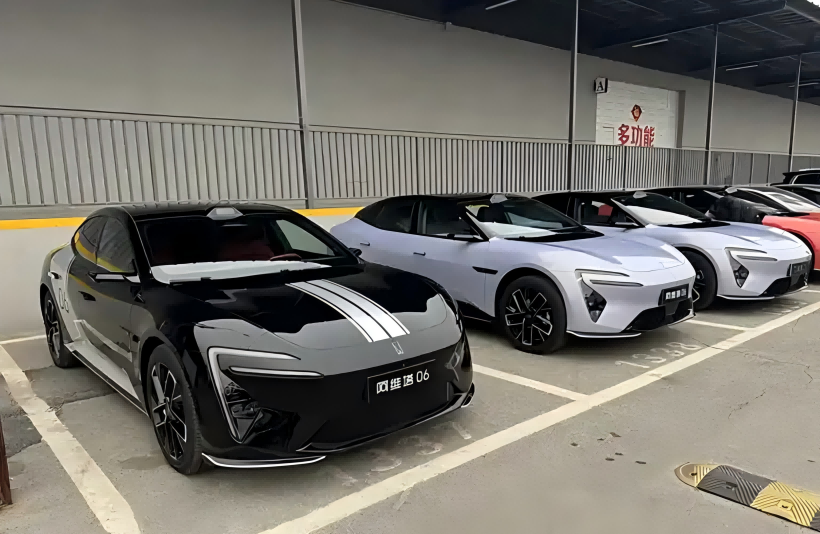 De faktiske billeder af Avita 06 er blevet afsløret, hvor bilen forventes at sælges i april og en anslået pris på omkring 250.000 yuan.