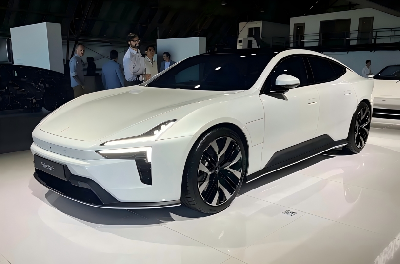 Polestar 5, med en maksimal effekt på 884 hestekræfter, vil gøre sin officielle debut på München International Motor Show i september.